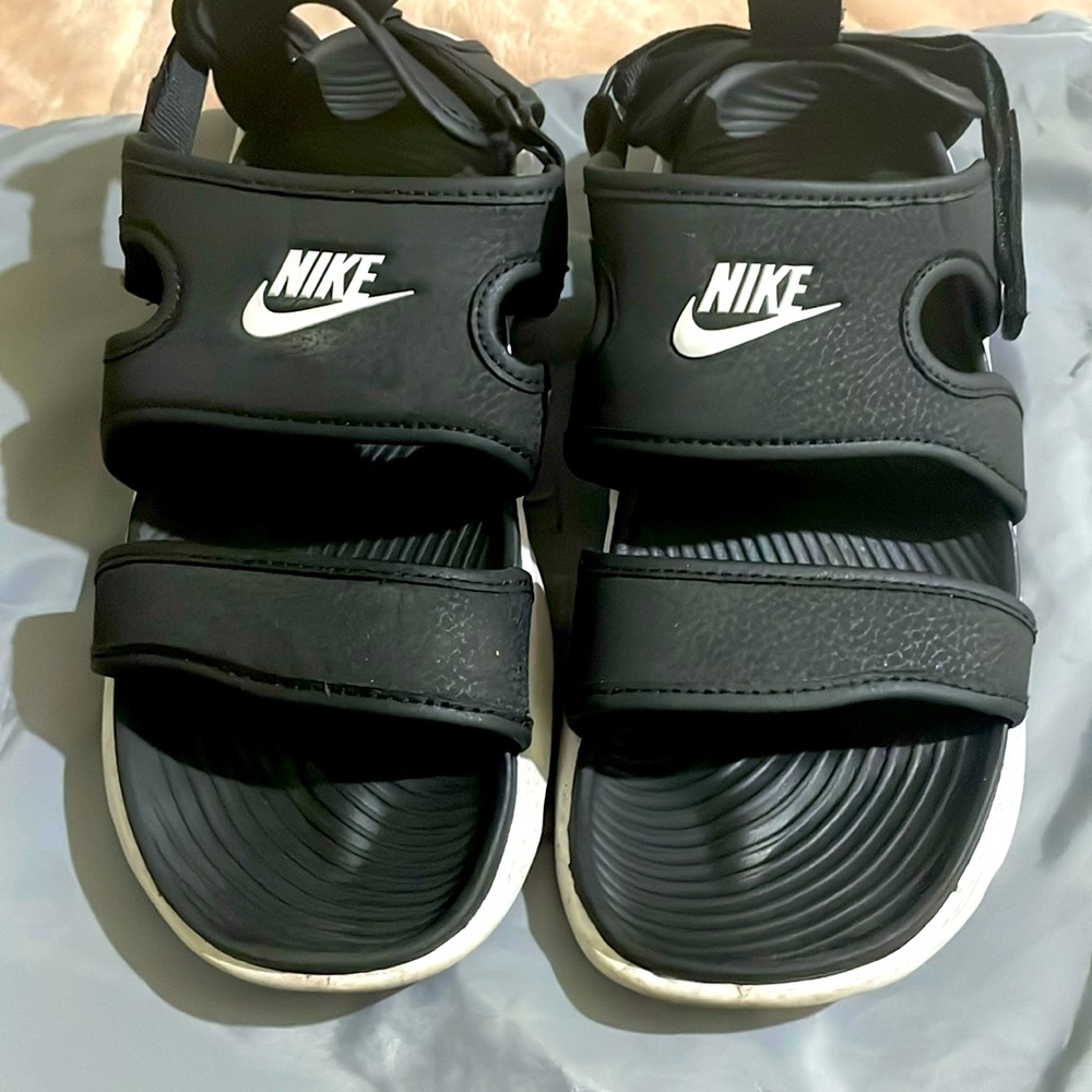 Women’s sandals